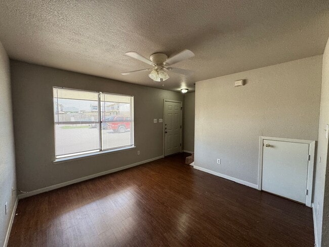 Photo - 1210 Monroe Loop Unidad Apt B