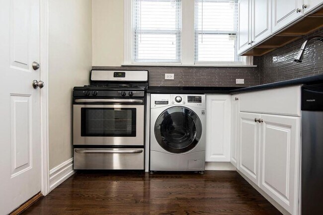 Photo - 2 bedroom in Chicago IL 60613 Unidad 1E