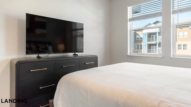 Photo - 185 Polaris Pointe Unit 1-210