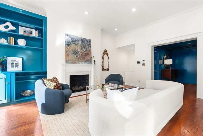 Building Photo - large One bedroom with three sizable closets and full windows facing the private, fenced-in backy...