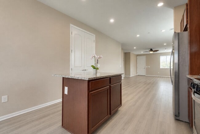 Photo - 6325 Conlon St