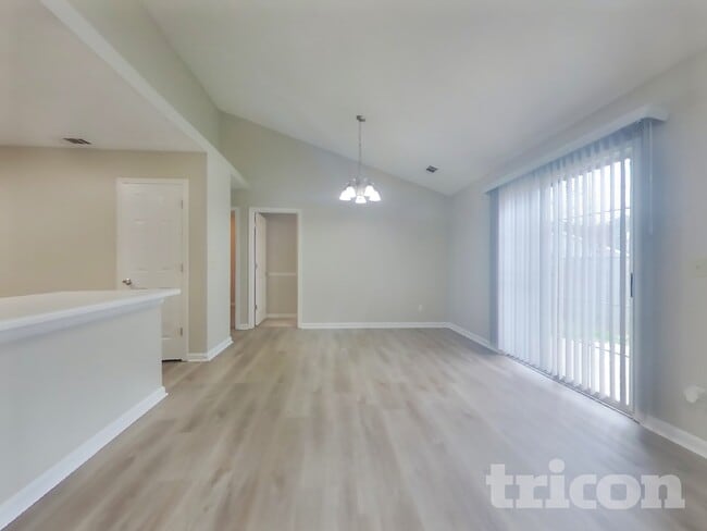 Photo - 1831 Commonwealth Dr