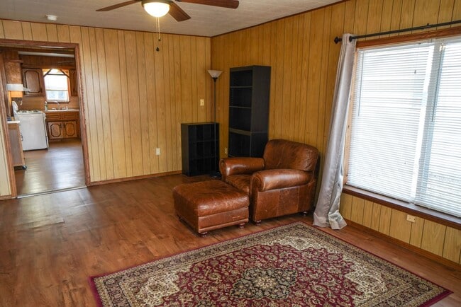 Photo - 818 E Frank St