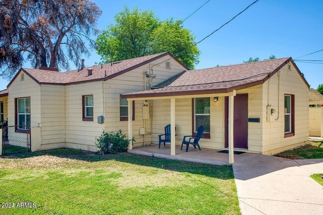 Building Photo - 502 W Roma Ave