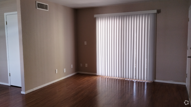 Building Photo - 15551 Sunland Gin Rd Rental