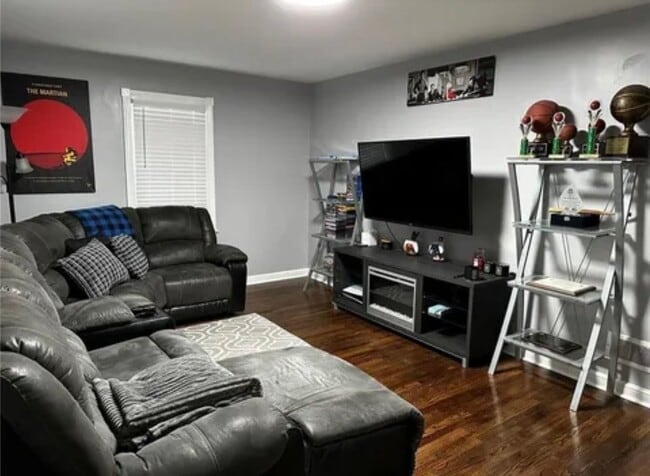 Photo - 251 Jerold St