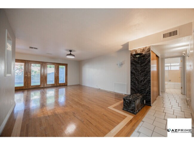 Photo - Bright &amp; Spacious 3/2 Phoenix House!