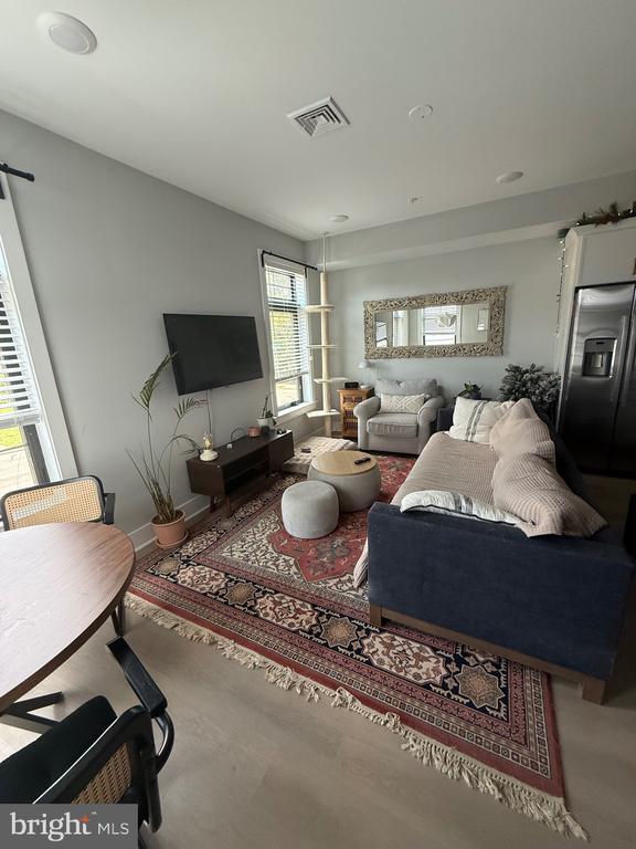 Building Photo - 7523 Ridge Ave