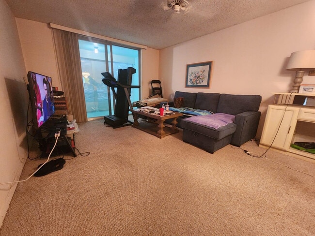 Building Photo - 5851 NW 62nd Ave Unit 105