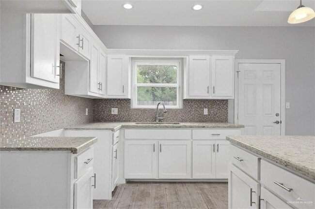 Photo - 2104 Redbud Ln Unidad 1