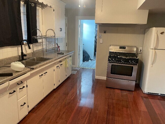 Photo - 3187 Abbott Rd Unit lower