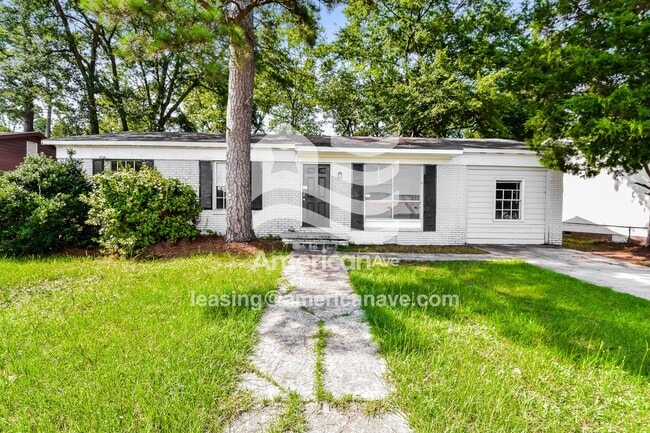 Building Photo - 926 Poplar St