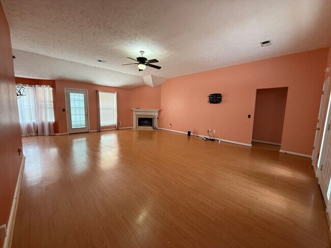 Photo - Charming Open-Concept Home in LaVergne