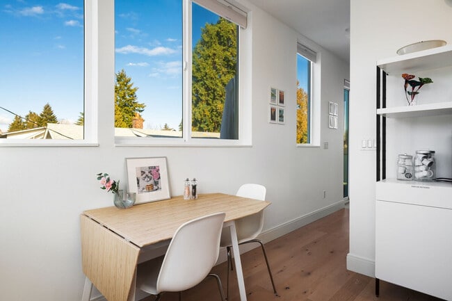 Photo - 4510 1st Ave NE Unit SI ID1054656P