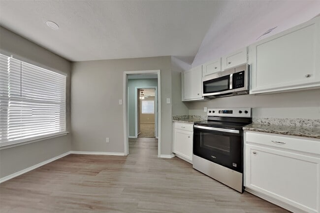 Photo - 21610 Crescent Heights St