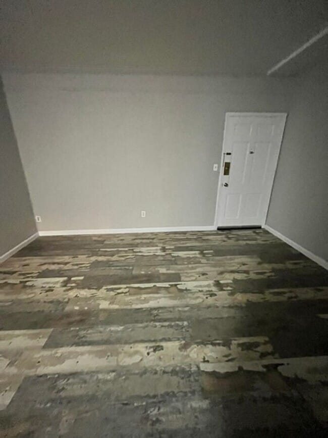 Photo - 208 Lakeshore Dr
