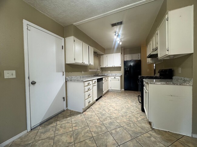 Photo - 836 Agate Rd