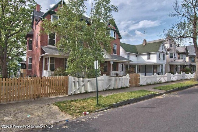 Photo - 533 Quincy Ave