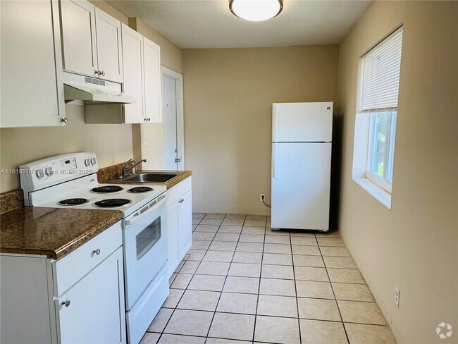 Building Photo - 3049 NW 9th Ave Unit 9A Rental