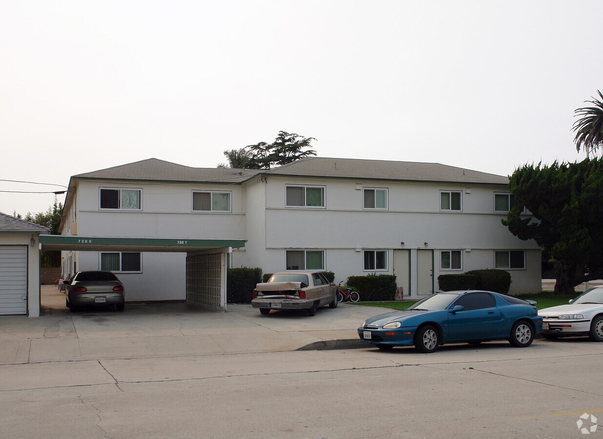 Photo - 706-720 W 5th St Apartments