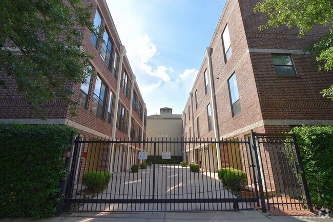 Building Photo - 118 McGowen St Unit C Rental