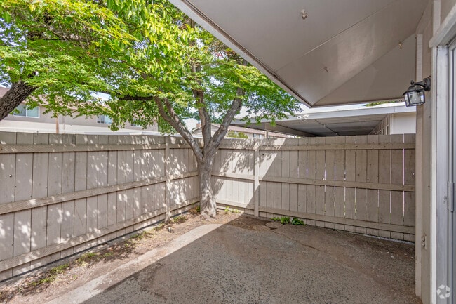 2BR, 1BA - 888SF - Patio