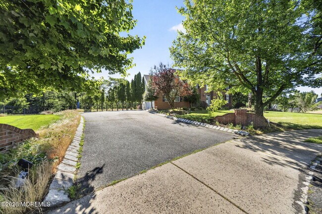 Photo - 14 Heathrow Ct