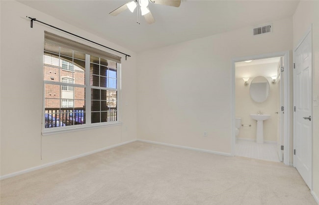 Photo - 3875 S Dayton St Unidad 102 Rental