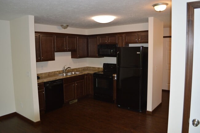Photo - 585 Birch Hill Dr