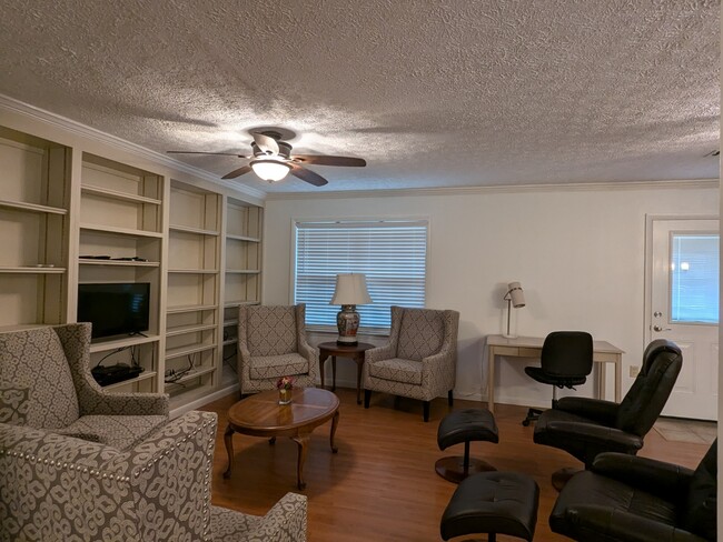 809 McLemore Dr