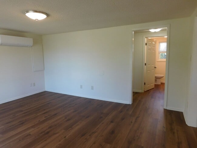 Photo - 421 Church Rd