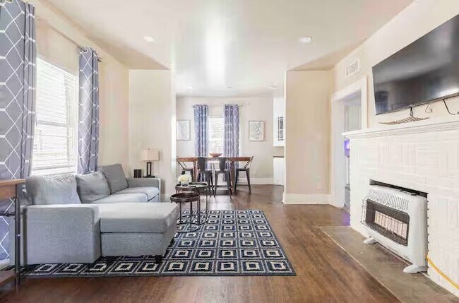Photo - 2108 Berry St