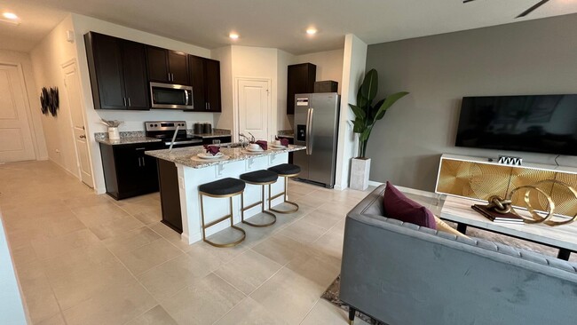 Photo - 560 Salisbury Cir