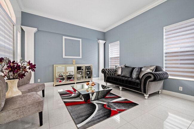 Photo - 658 Cresta Cir
