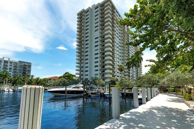 Building Photo - 3200 Port Royale Dr N Unit 803
