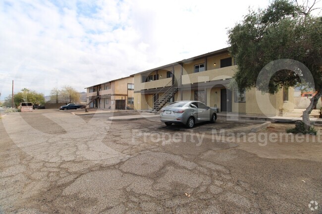 Building Photo - 729 E Hazel Dr Rental