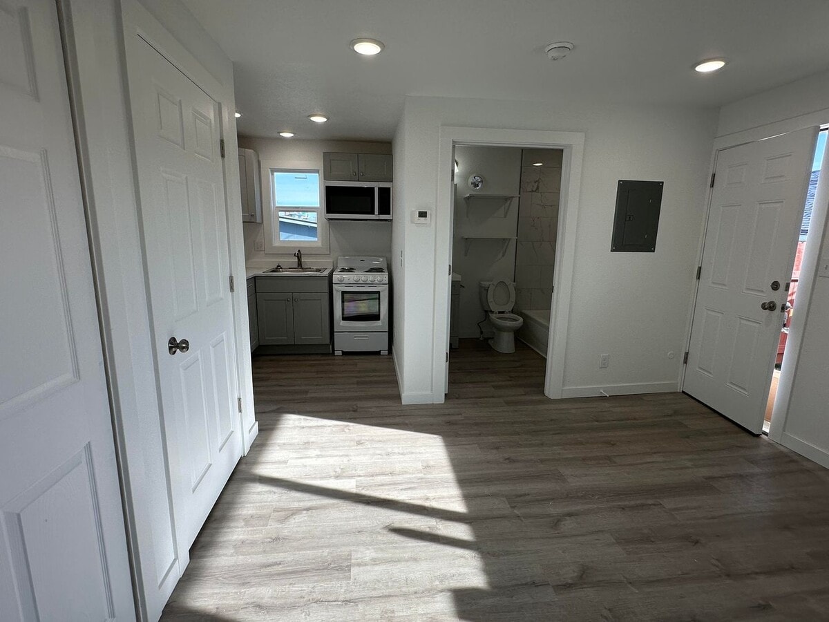 Photo - Private Studio Apartment for Rent Unidad 337 NW 8th Ave