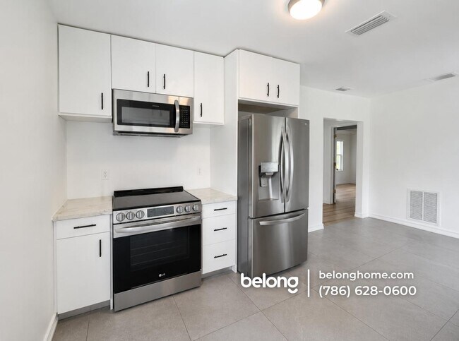 Photo - 1504 Funston St