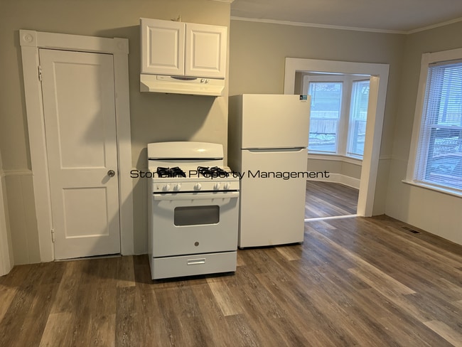 Photo - 113-115 Elm Street Unidad 1st Floor