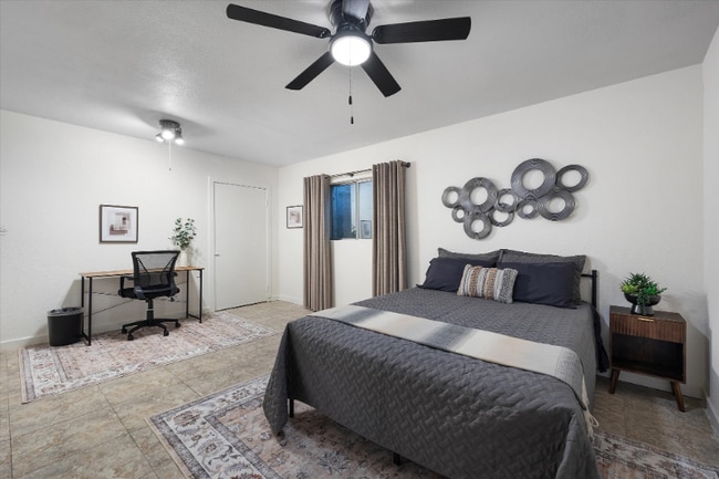 Photo - 334 W Horseshoe Ave