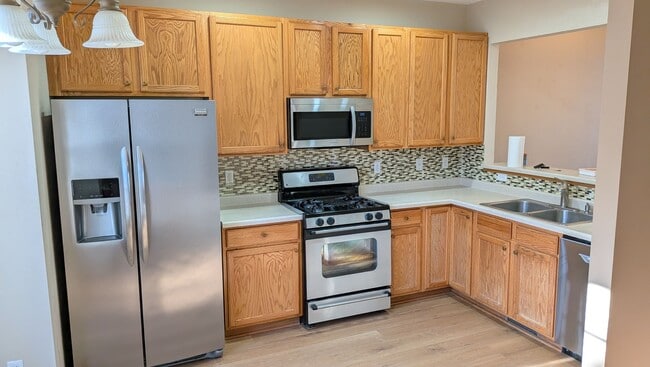Photo - Amazing Apple Valley Townhome 4bd 3.5 Bath!!!