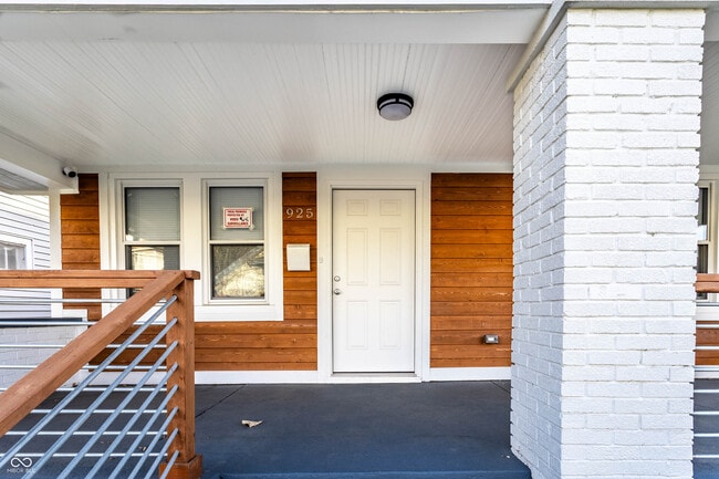 Photo - 925 N Oxford St
