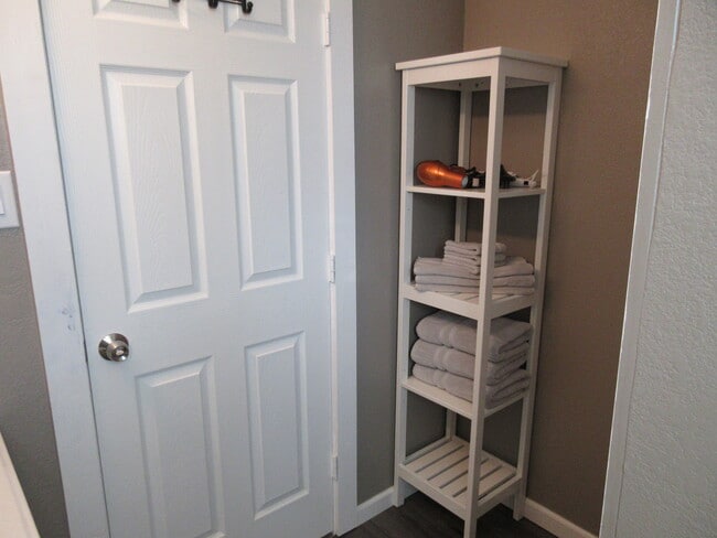 Photo - 611 Burwood Ln