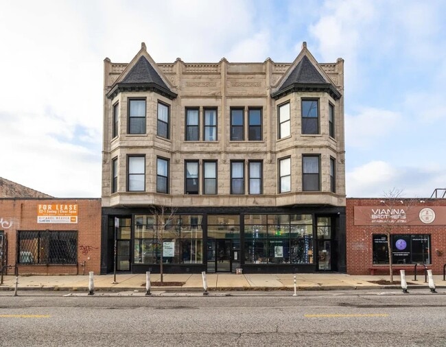 Building Photo - 2124 N Milwaukee Ave Unit 2124 North Milwaukee Ave