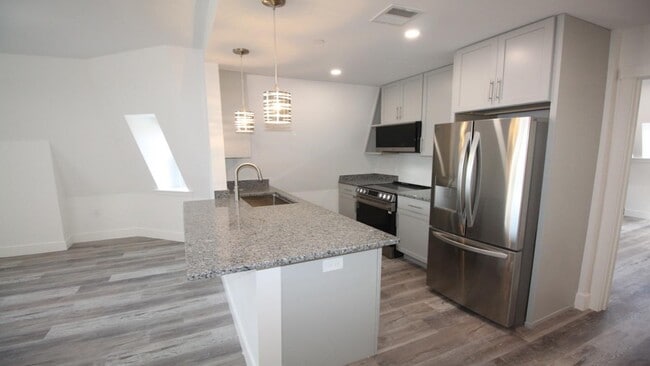 Building Photo - 525 E Broadway Unit 3
