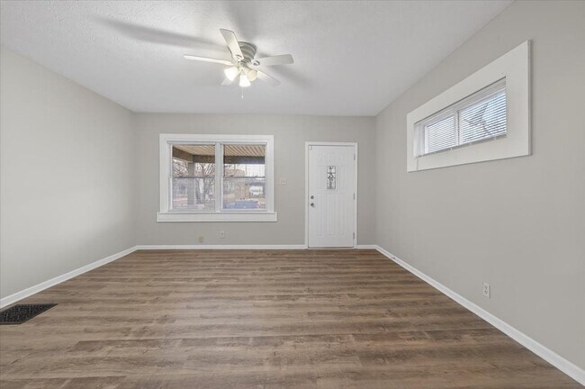 Photo - 3403 Broadway St