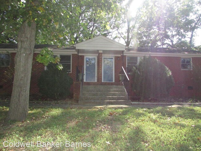 Photo - 2 br, 1 bath House - 132A 37th Ave. N
