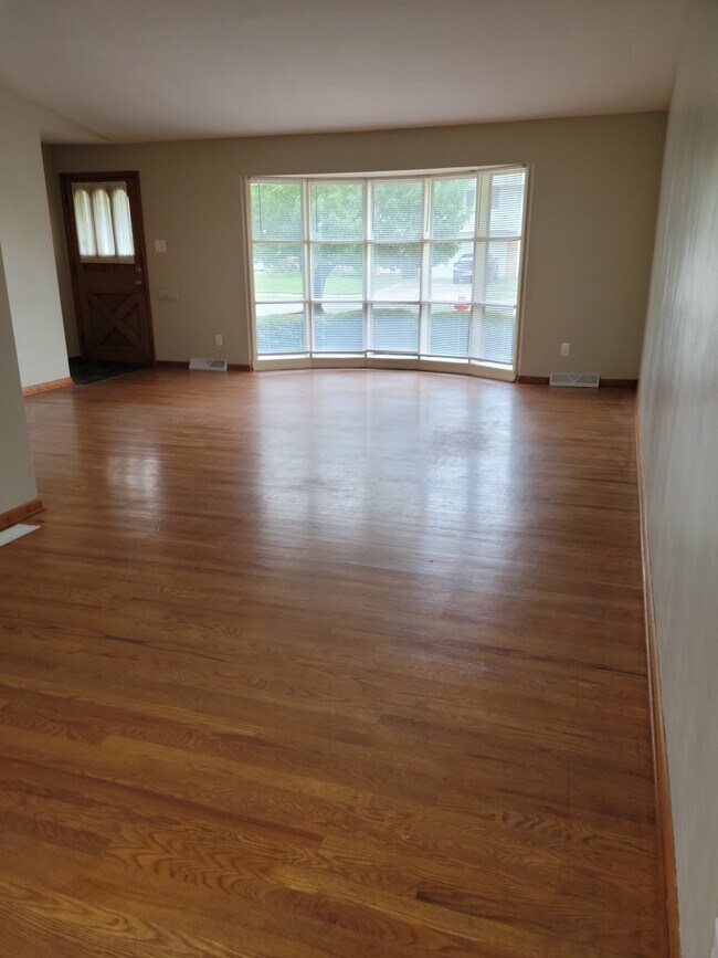 21880 Overlook Dr Rental For Rent in Fairview Park, OH