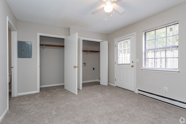 1 habitación, 1 baño - 576 pies cuadrados - Dormitorio - Summer Green Apartments