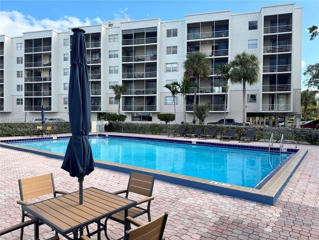 Photo - 2821 N Miami Beach Blvd Unidad 3A